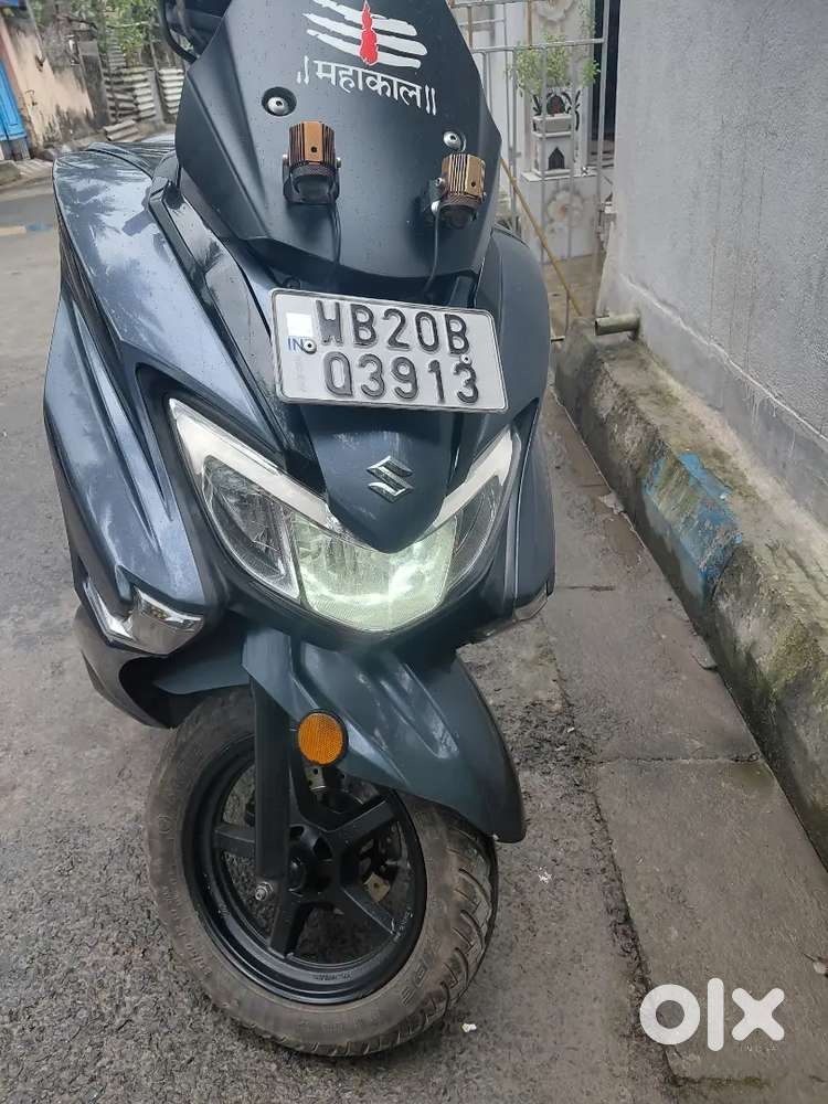 Suzuki Burgman Street 125(Moon Sotne)