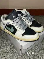 Nike aor jordans low