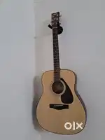 Yamaha F280 Acoustic Guitar - Excellent Condition (Full Accessories)