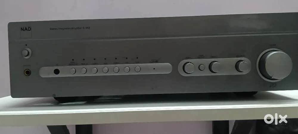 NAD C352 Stereo Amplifier & Monitor Audio Bookshelf Speakers