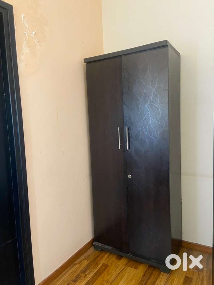 Wardrobe -dimensions: height:1.90 m width: 90cm, depth: 45cm