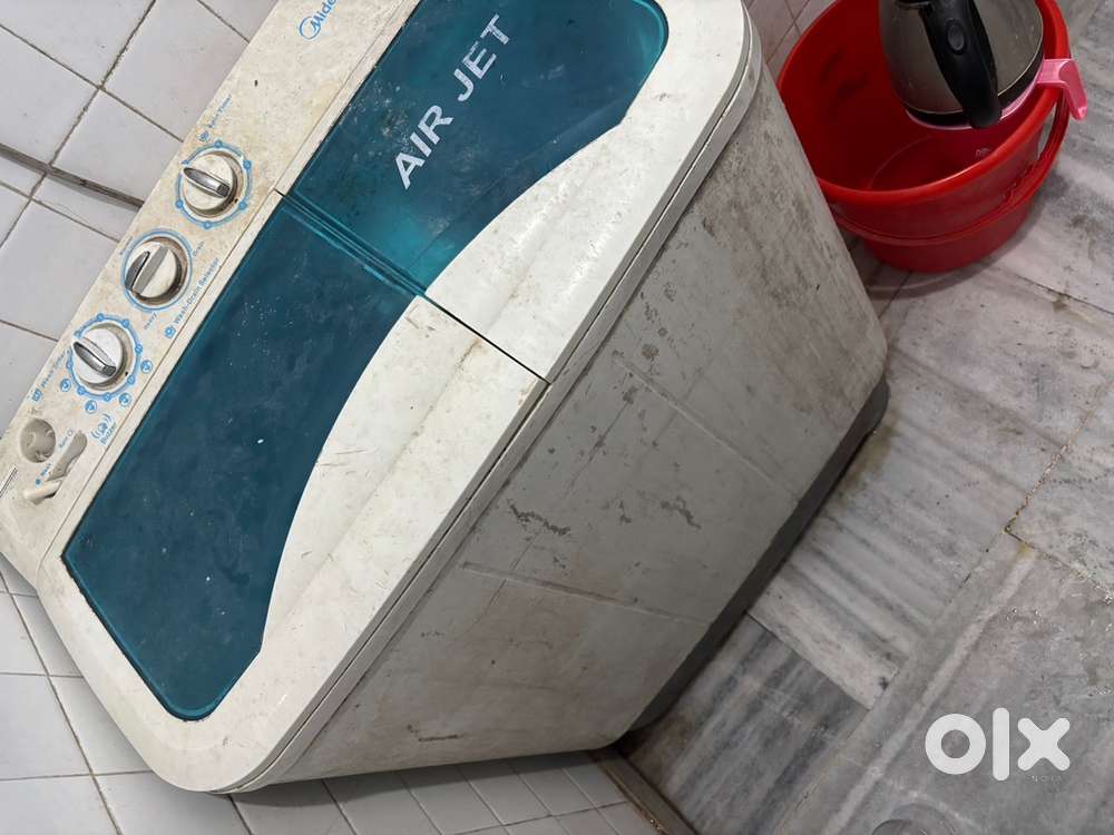 Washing maching (washer and dryer) in working condition