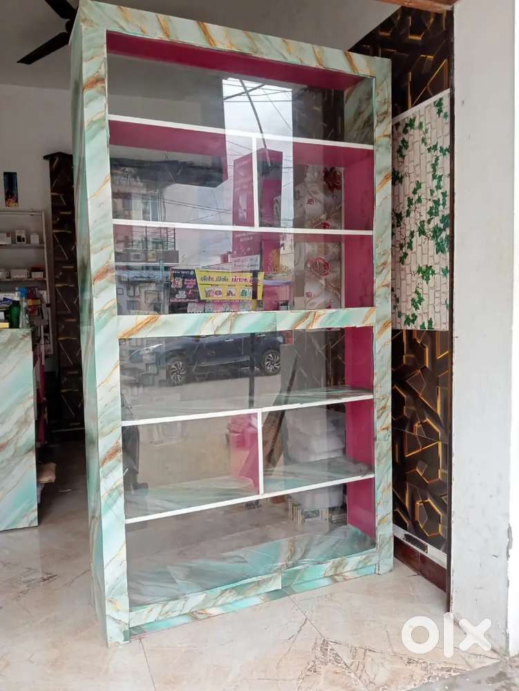 7x4 glass storage showcase