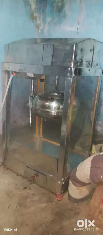 6 mahine bhi Chala Hua Hai Puri nai hai is me Shisha bhi Laga H