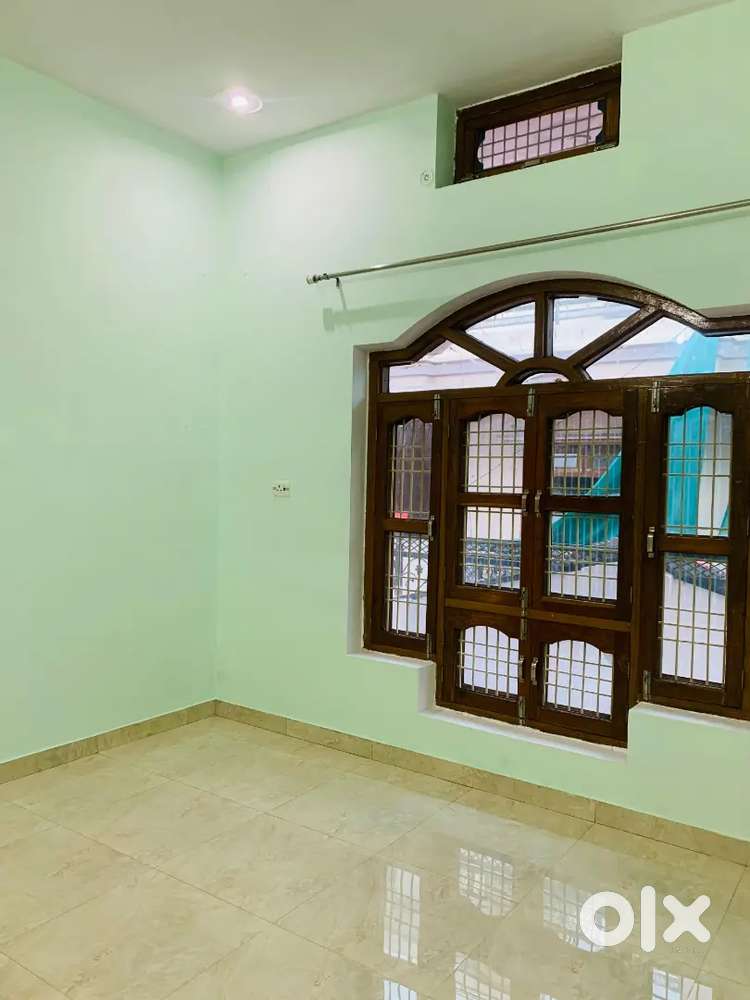 2 room set on first floor for small family in Trivenipuram Jhunsi..