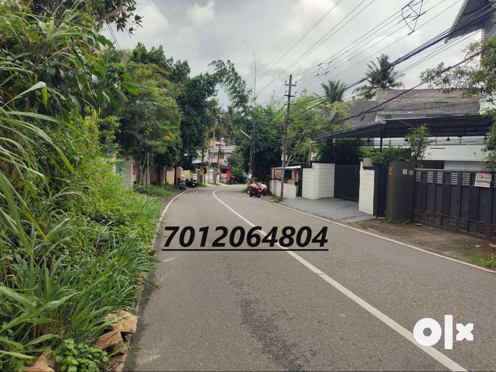 IDK193066Residential 7.5 Cent Land with House for Sale at Choozhampala