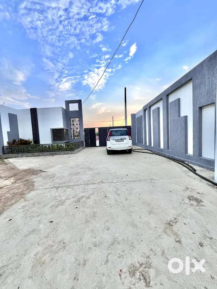 Plot in lucknow me kanpur raod pe