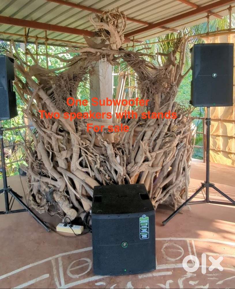 Selling studio grade Mackie speakers and subwoofer (1400W)