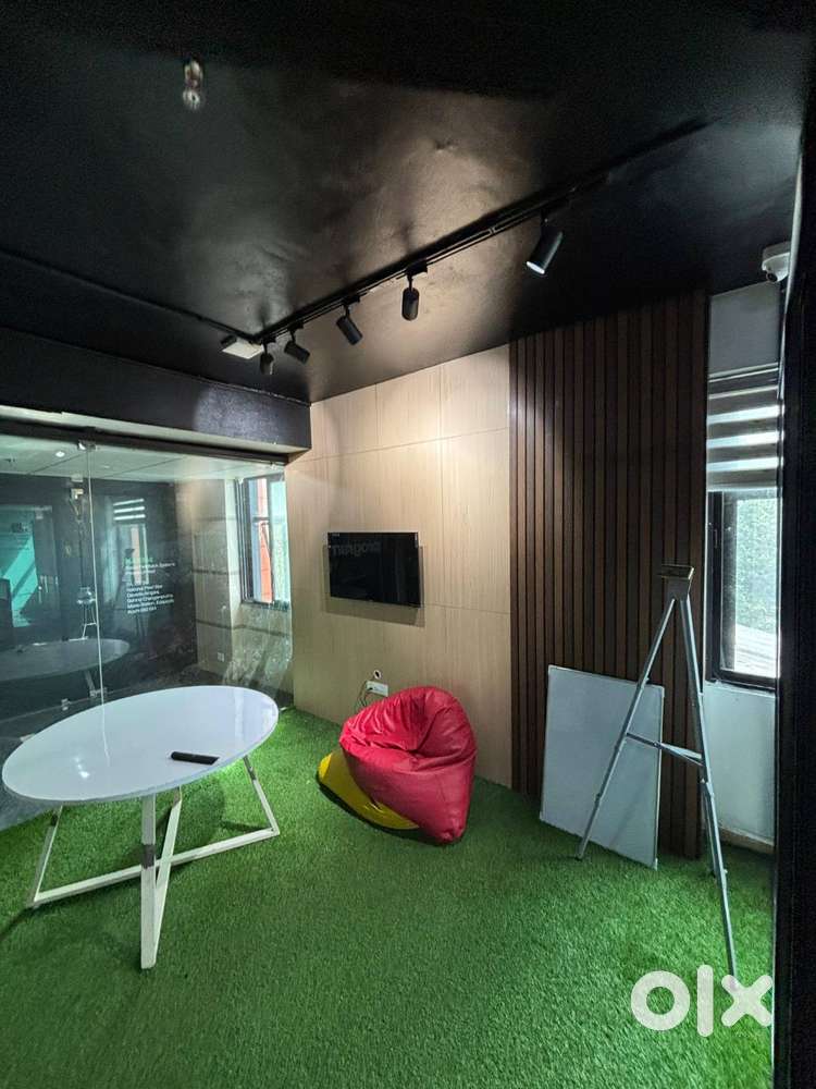 Prime 650 Sqft Office in Modern Commercial Building