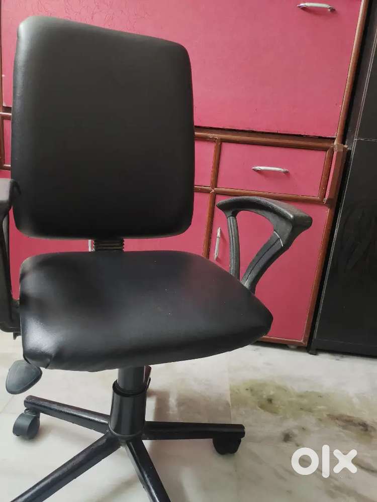 Chair (black)