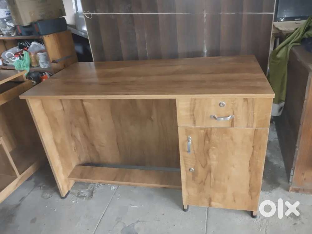 Office table and computer table