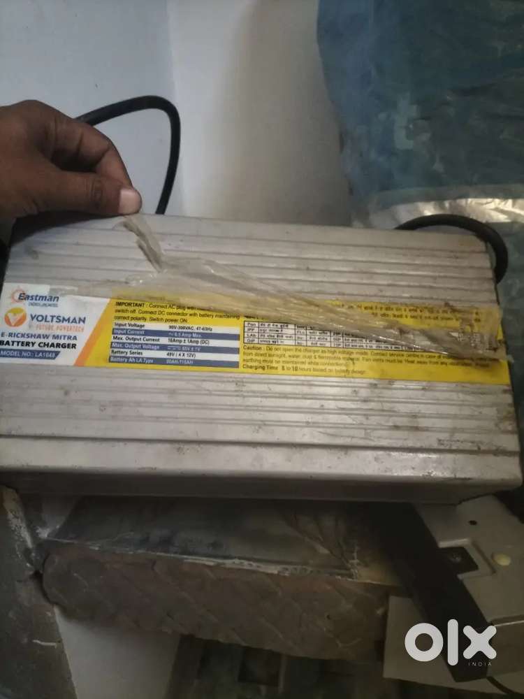 Rikshe ka charger  Hai Kisi bhai ko chahie contact Karen