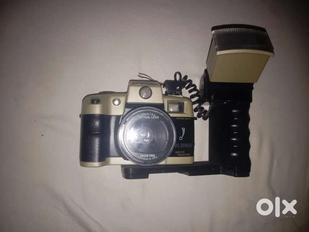 7 Vintage old film cameras.