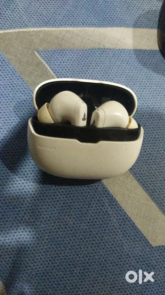 Earbuds of boat