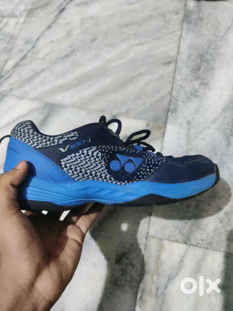 Yonex v-100 Blue color