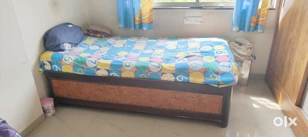 Single Bed 3.5 * 6 ft