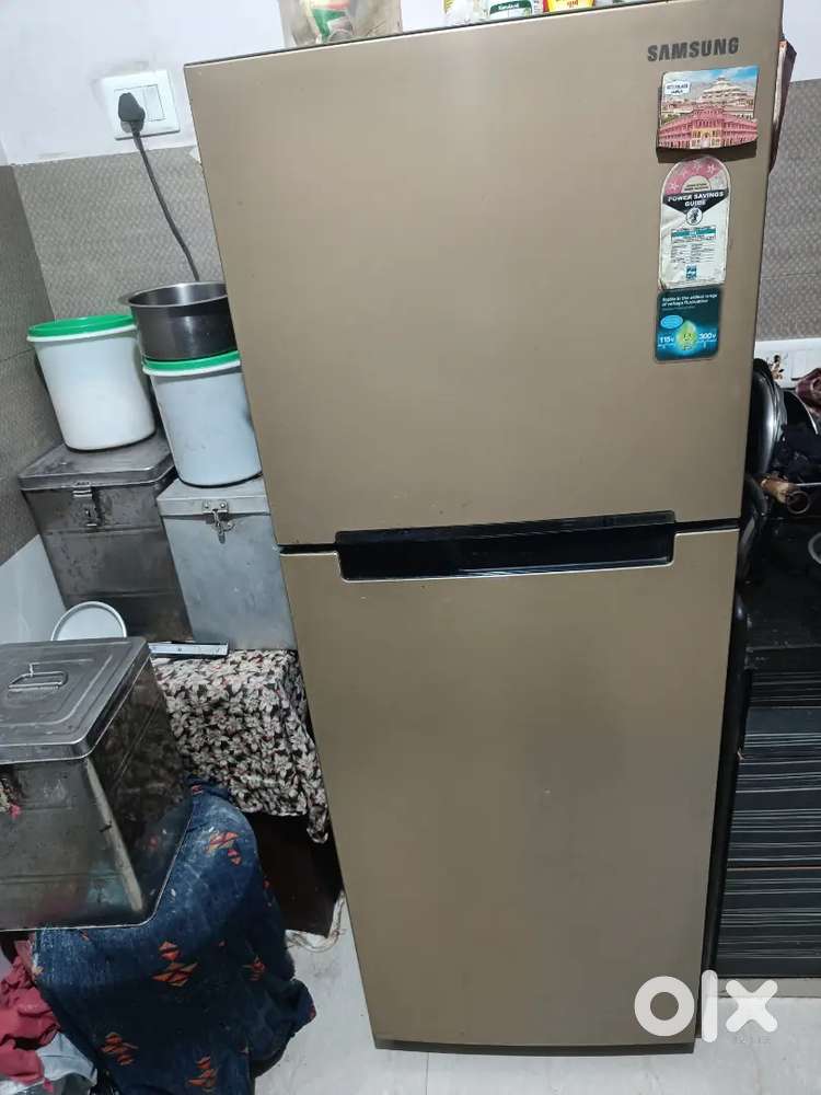 Samsung double door refrigerator 253 litre good condition