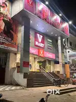V - MART स्टोर में लड़का और लड़की की लखनऊ शहर