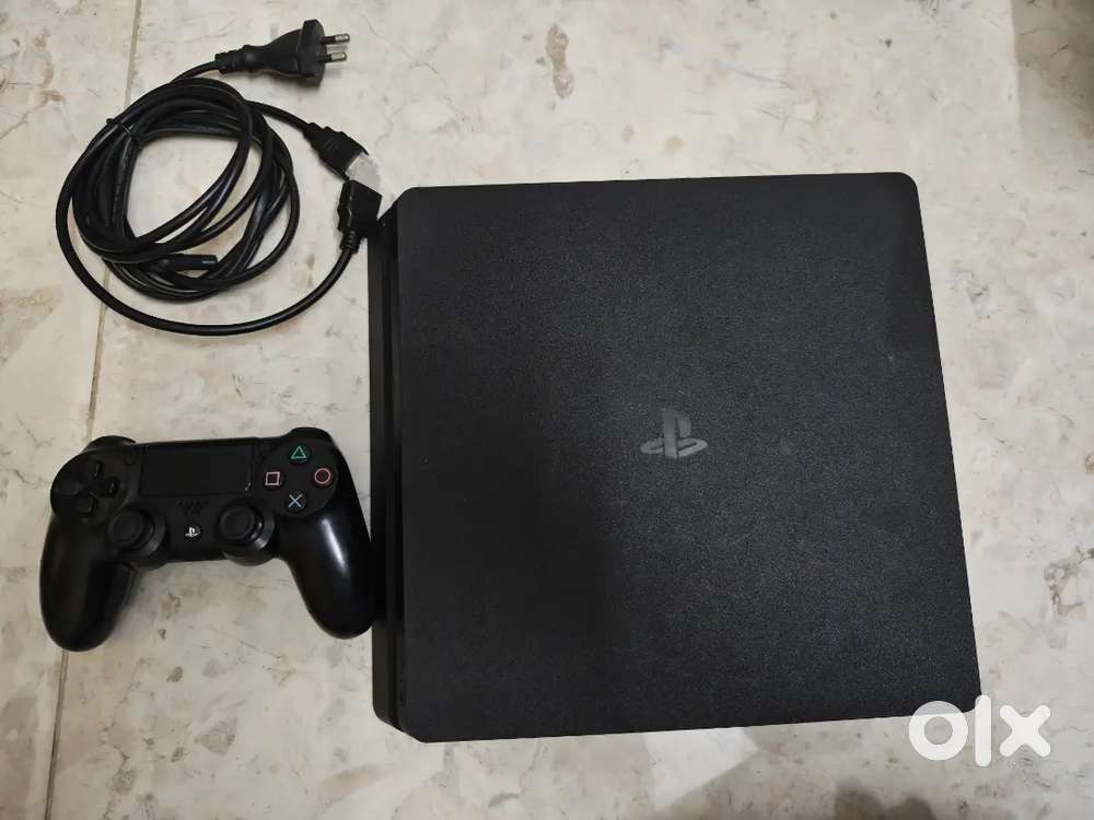 PS4 Slim 1TB With WWE game CD in good condition