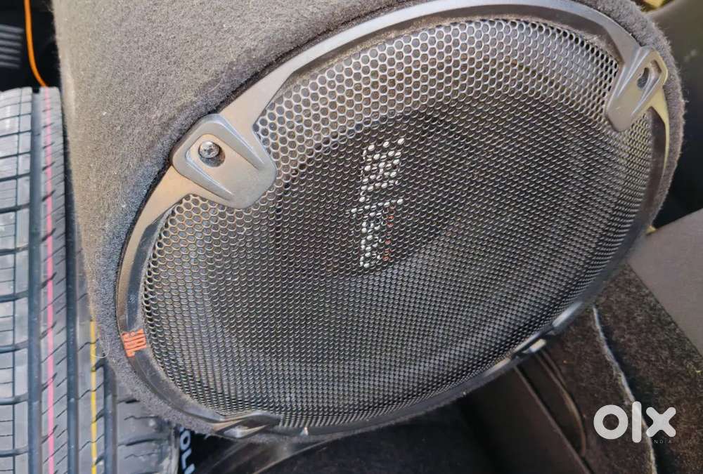 Jbl 1300 watt Bass tube with 4 channel amplifier