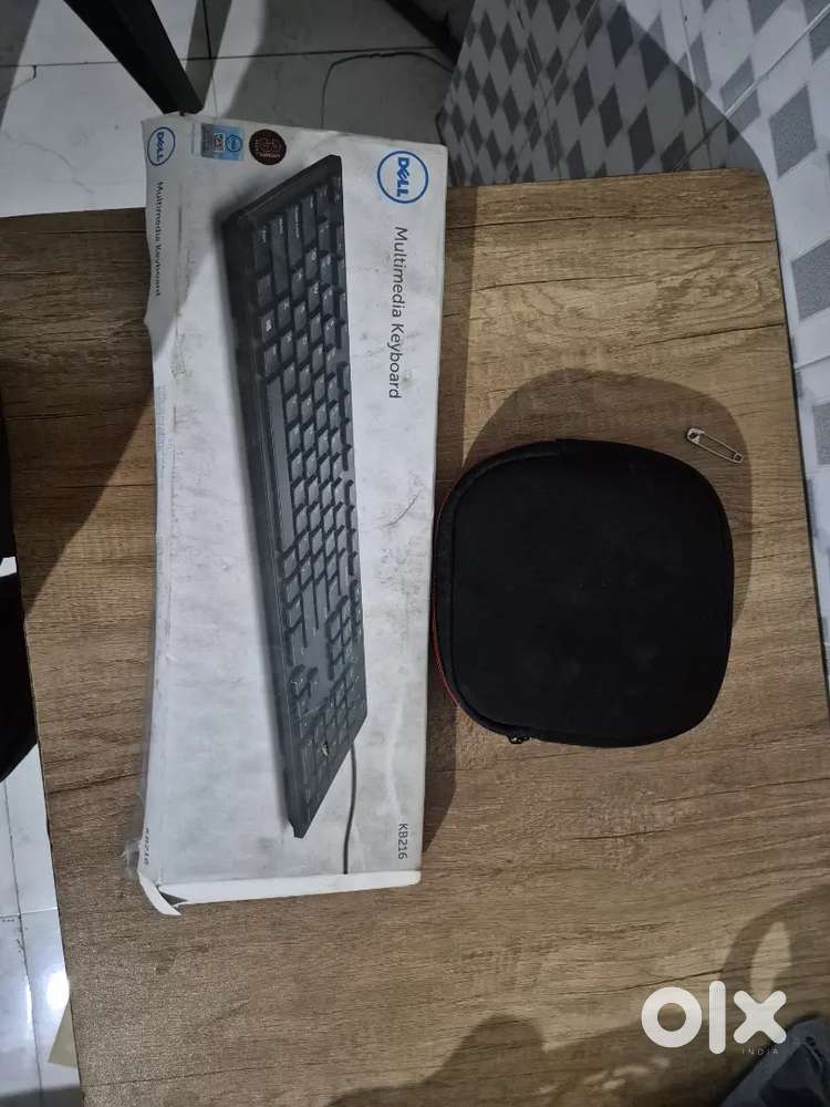 Unused Keyboard and heaphones