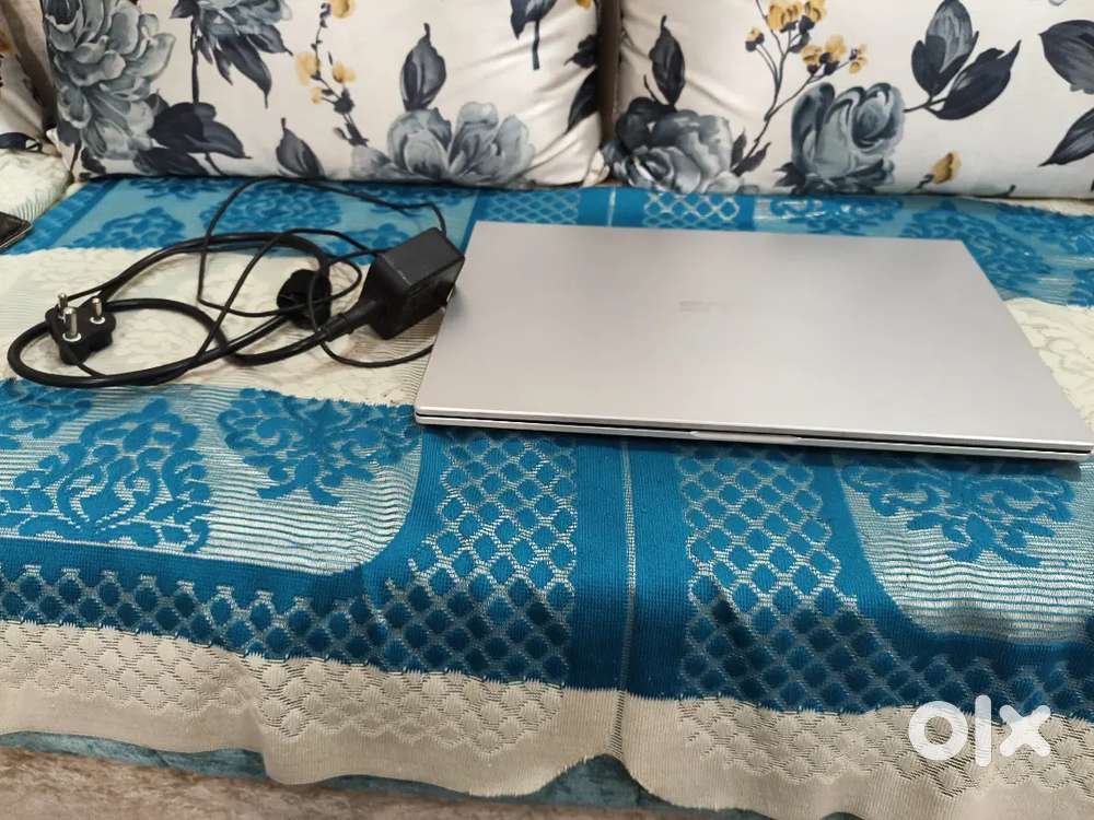 Asus laptop AMD Ryzen 3 G.card 2gb procesr 2.6GH Ram 8gb Hard disk 500