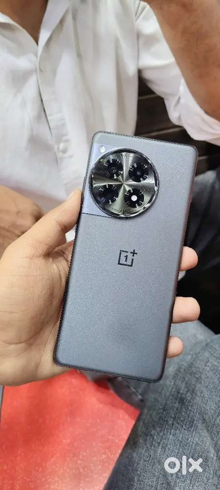 One plus 12r in 8/128gb