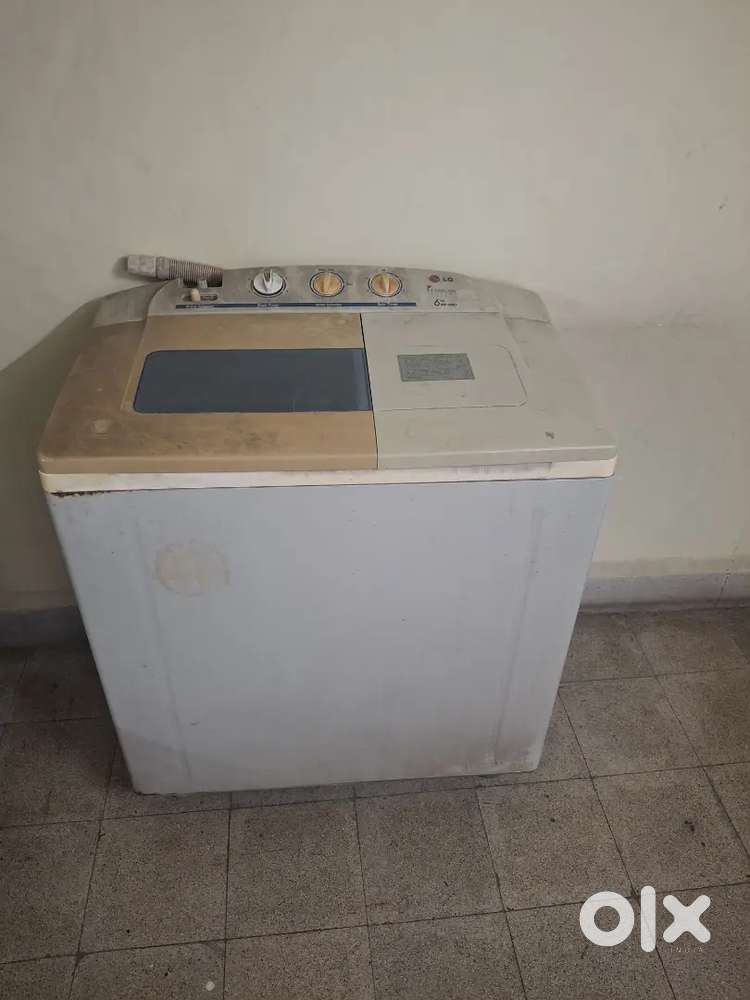 LG semi automatic washing machine