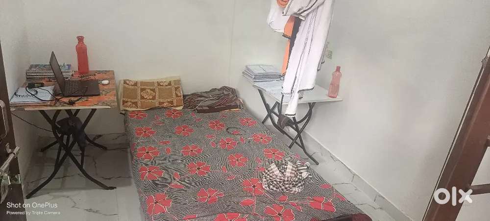 single room provide rent 4000 se suru personal room milega hygiene pl