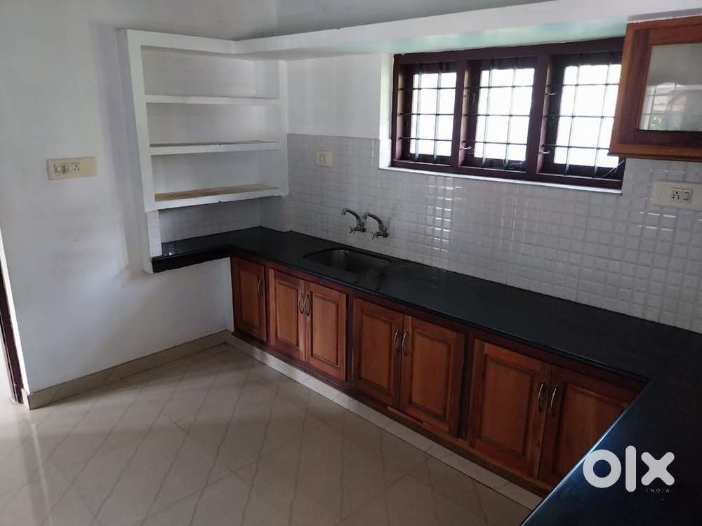 2 bhk upstairs rent aluva town  rent 12000
