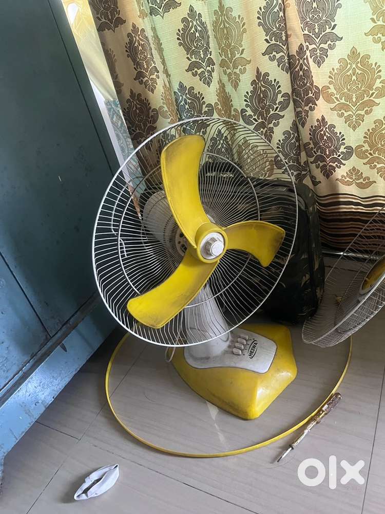 Table fan working
