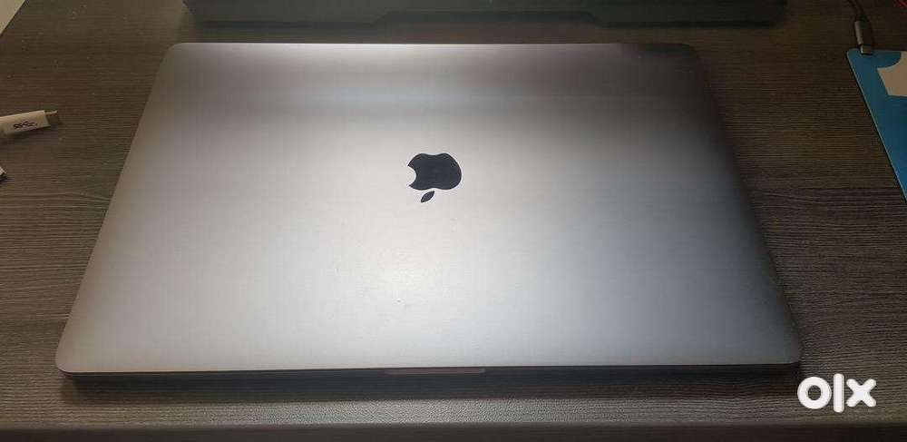 MacBook Pro 16″ Retina Touch Bar   i7  16 GB RAM  512 GB SSD  Bo