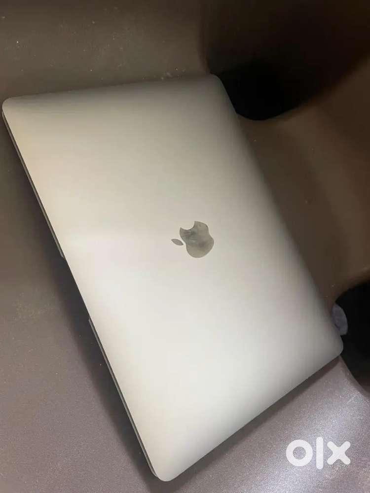 Apple MacBook Air M1 8GB 256GB purchased in 2022. Original charger