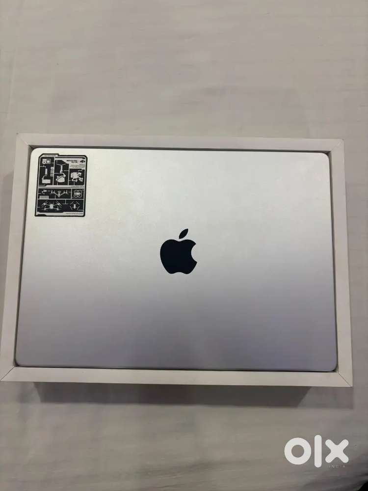 Macbook 3pro 8gb 512gb ssd 1year old