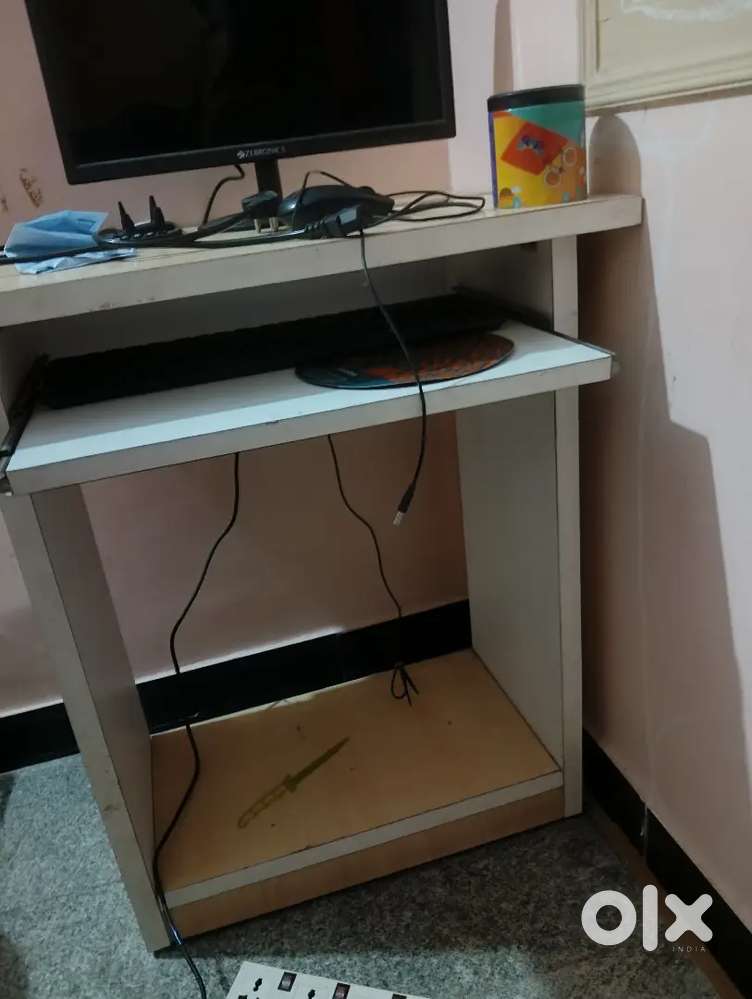 Computer table