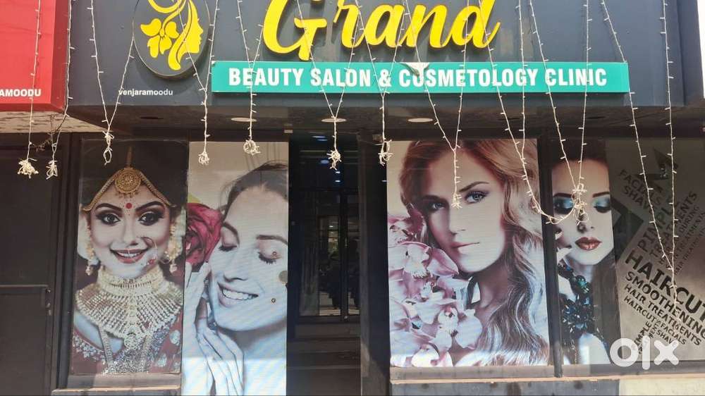 LADY STAFF BEAUTICIAN + HAIR STYLIST