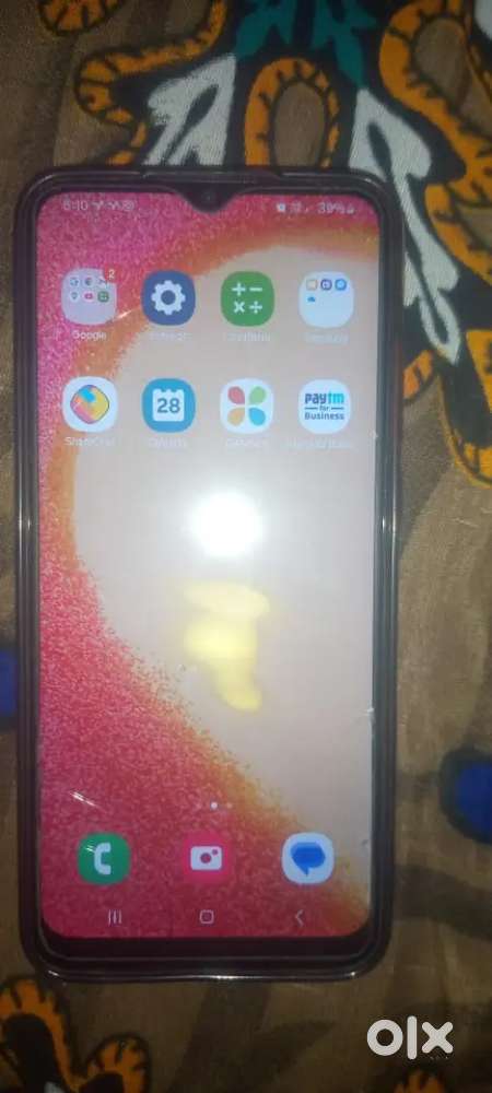 Display halka yellow ho gaya hai aur koi dikkat nahi hai
