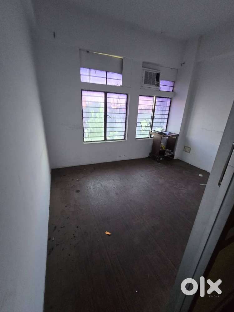 Your New Business Address: Bright 255 sq ft Commercial Space