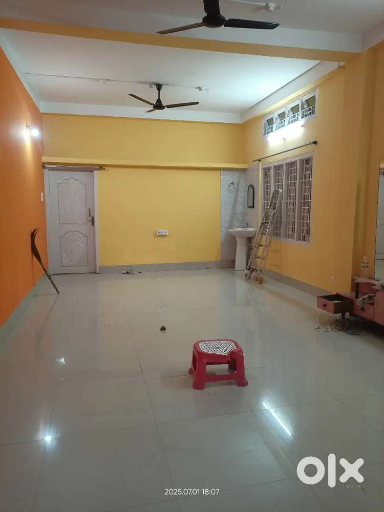 Specious 3 BHK available near Pratiksha Hospital, VIP Road