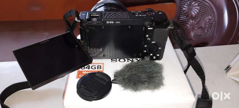 SONY ZVE10L With Sony 16-50mm Lens & Bag