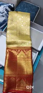 Cream Gold Kanchipattu saree with Red border