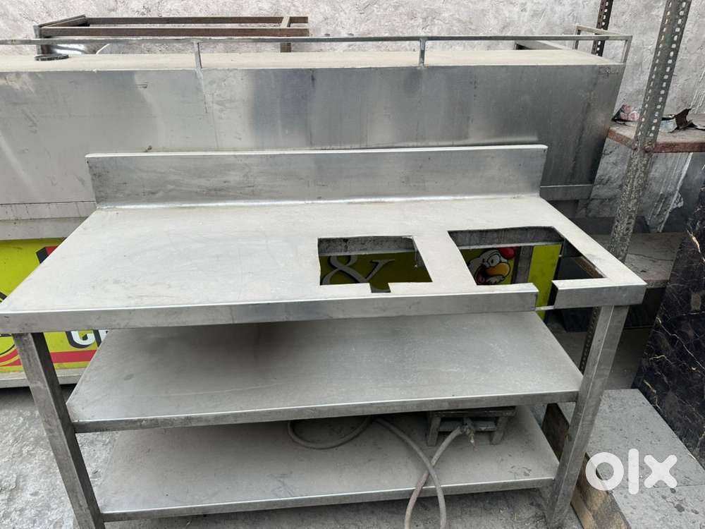 All restaurent tables