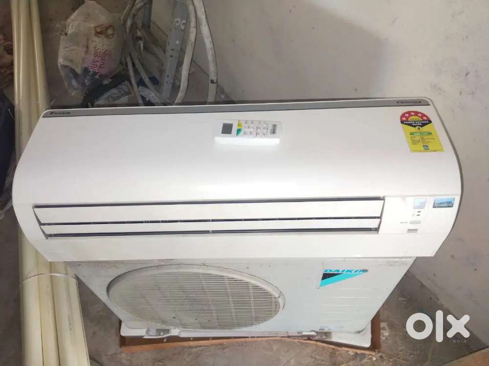 Daikin 1.5 ton AC gas pump down with 3M pipe less using machine