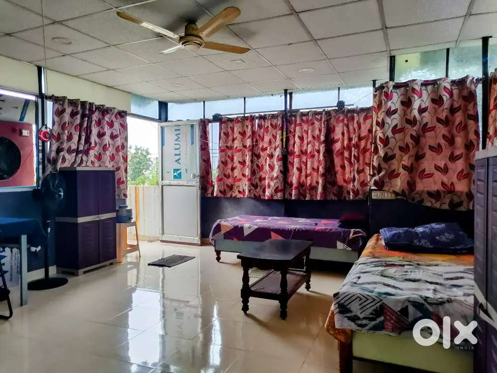 Posh Pent House 1 Bed available for only working Male Roomatt.