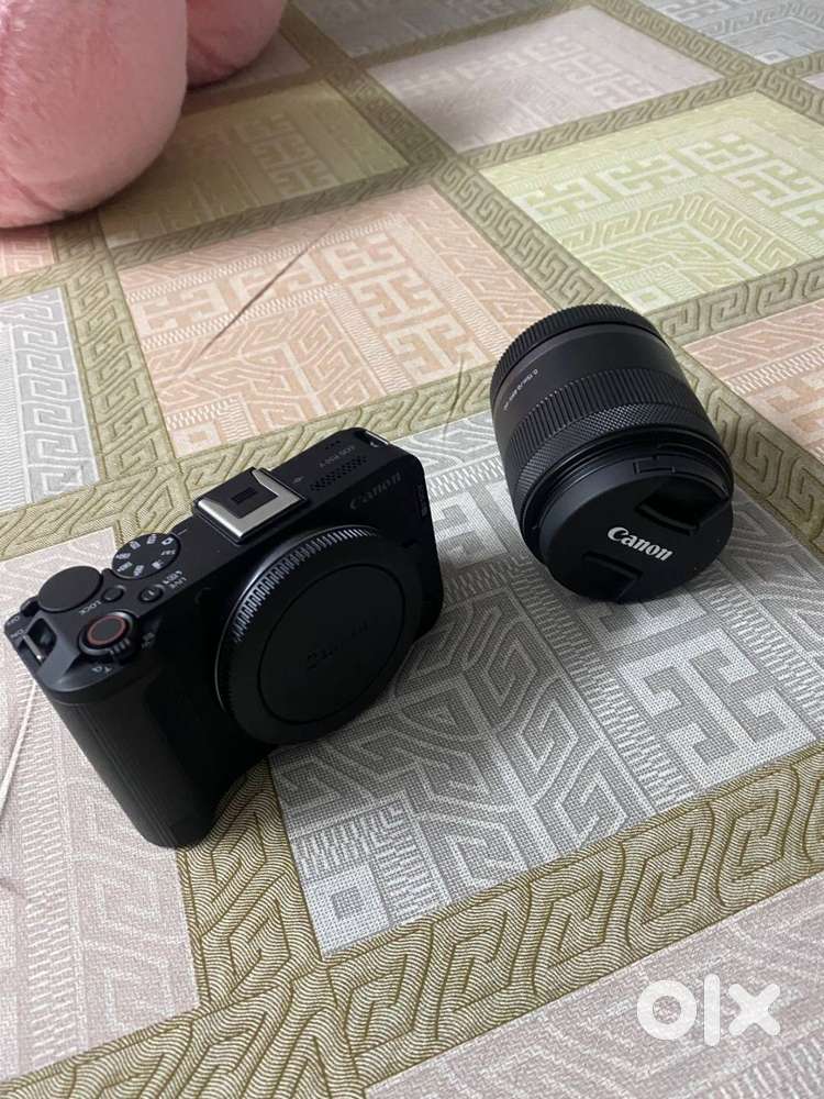 Canon EOS R50 V Mirrorless Camera Kit with RF-S14-30mm