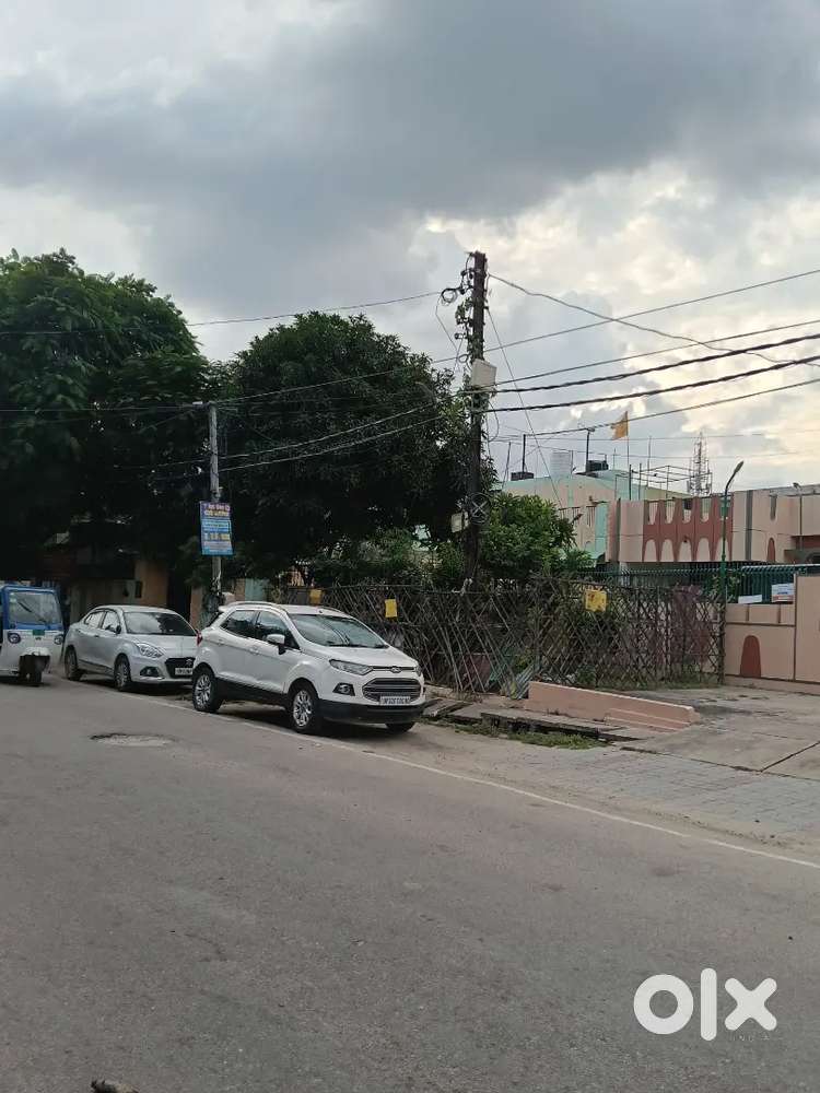 House sale 4500 sqft chandrlook colony Aliganj