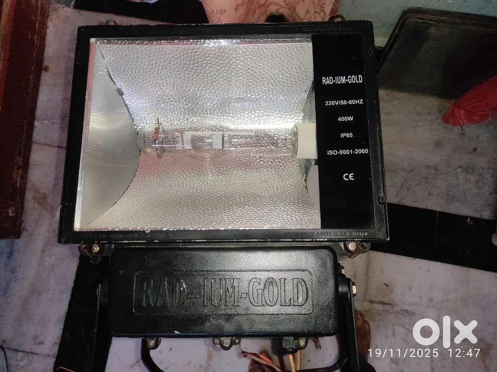 400 Watt metal good condition well warking 20pis he