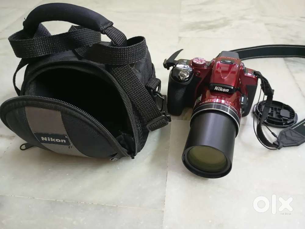 Nikon Coolpix P600 camera with battery, charger kit and camera bag