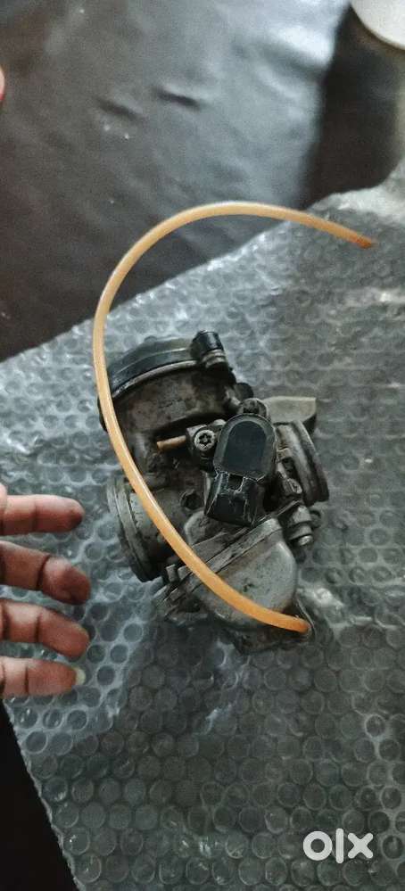 FZ16 carburettor original.