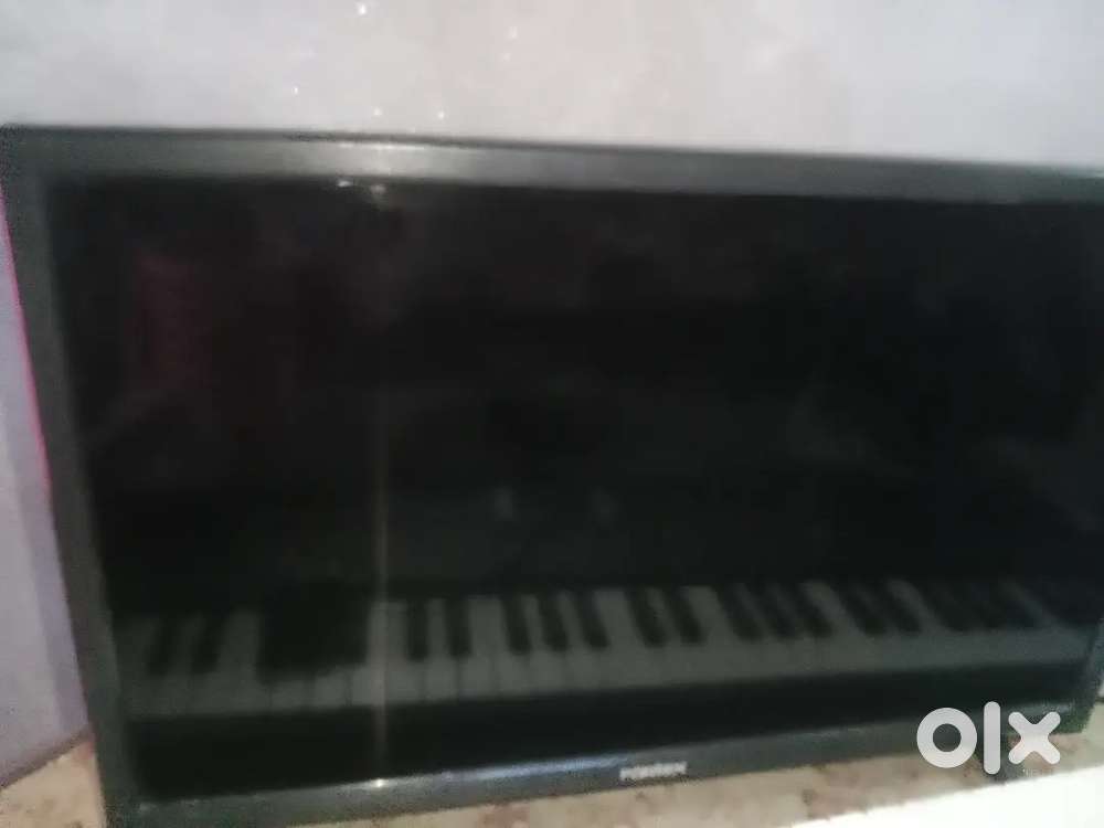 SELLING 24 INCH TV WITH AIRTEL DISH SET TOP BOX (SET )TV CONDITION HD